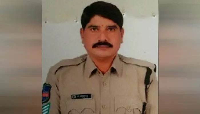 గన్తో కాల్చుకొని కానిస్టేబుల్ ఆత్మహత్య గన్తో కాల్చుకొని కానిస్టేబుల్ ఆత్మహత్య