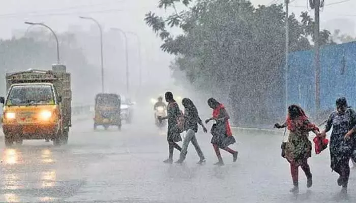 Hyderabad Rains : నగరంలో దంచికొడుతున్న భారీ వర్షం Hyderabad Rains : నగరంలో దంచికొడుతున్న భారీ వర్షం