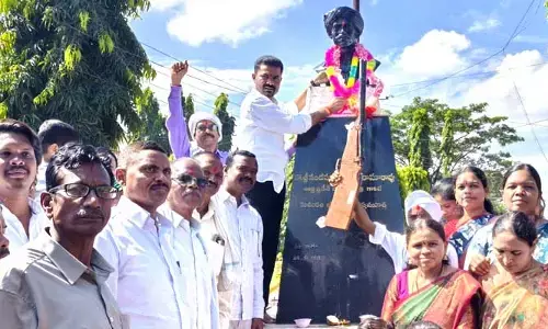 కొమురం భీం ఆశయ సాధనకు కృషి చేయాలి