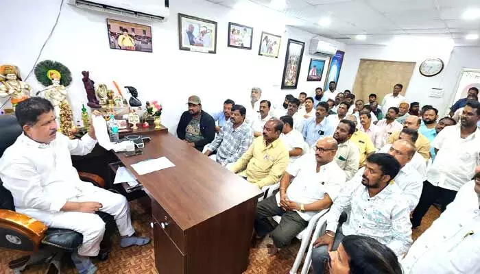 సమస్యల పరిష్కారానికి చర్యలు తీసుకుంటా సమస్యల పరిష్కారానికి చర్యలు తీసుకుంటా