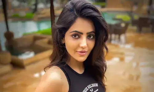 Athulyaa Ravi :  అందంతో  క‌ట్టిప‌డేసిన‌ అతుల్య రవి అతుల్య రవి