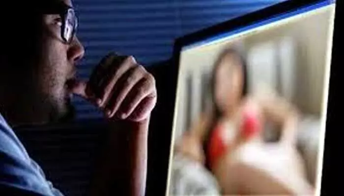 Sex & Science : ఫోన్ సెక్స్ అలవాటు నుంచి ఎలా బయటపడాలి..? Sex & Science : ఫోన్ సెక్స్ అలవాటు నుంచి ఎలా బయటపడాలి..?