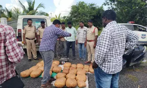కారు బోల్తా.. బయటపడిన గంజాయి