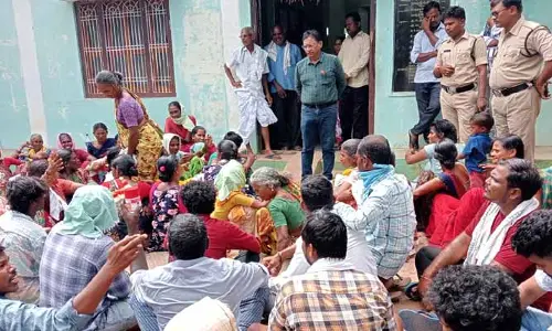 వ్యవసాయ భూమిలోకి దారి ఇప్పించండి