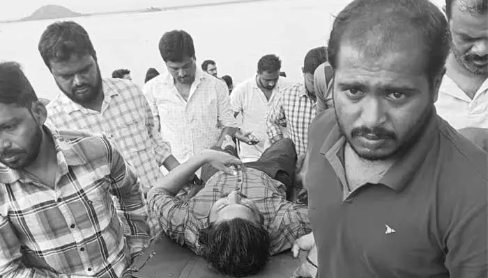 ఎల్ఎండీ జలాశయంలో యువకుడి మృతదేహం ఎల్ఎండీ జలాశయంలో యువకుడి మృతదేహం