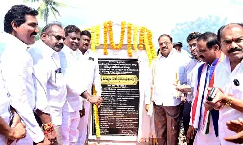 నూతన కాలనీలు, విలీన గ్రామాల అభివృద్ధికి ప్రాధాన్యం