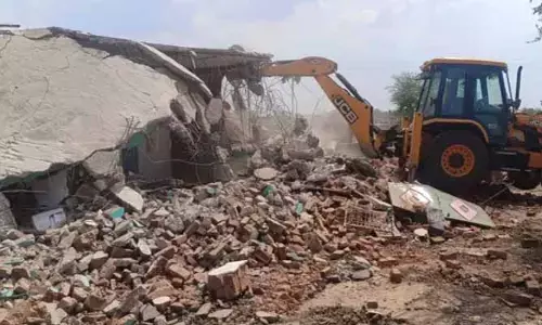 ఆర్ఎస్ఎస్ వర్కర్లపై దాడి.. బుల్డోజర్‌తో నిందితుడి ఇల్లు కూల్చివేత