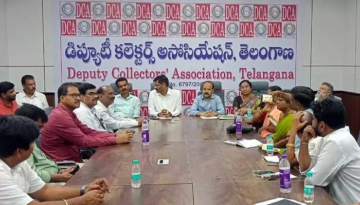 పెండింగ్ డీఏలు ఇవ్వండి.. ప్రభుత్వానికి తెలంగాణ ఉద్యోగుల జేఏసీ రిక్వెస్ట్ పెండింగ్ డీఏలు ఇవ్వండి.. ప్రభుత్వానికి తెలంగాణ ఉద్యోగుల జేఏసీ రిక్వెస్ట్