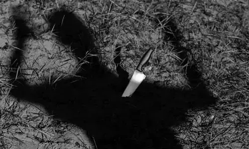 Murders: ఒకే కుటుంబానికి చెందిన ముగ్గురి హత్య.. కరెంట్ కట్ చేసి ఇనుపరాడ్లతో..