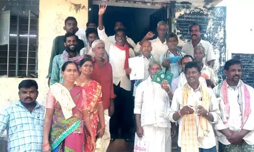 తక్షణమే పంట నష్టపరిహారం అందించాలి