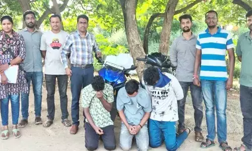 గంజాయి అమ్ముతున్న ముగ్గురు అరెస్ట్
