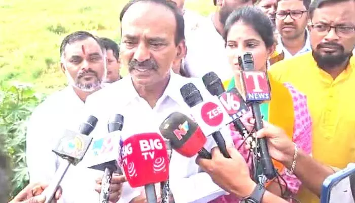 గెలిపించినందుకు పేదల ఇళ్లు కూలుస్తున్నారు గెలిపించినందుకు పేదల ఇళ్లు కూలుస్తున్నారు