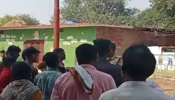 Uttarapradesh: యూపీ స్కూల్లో లైంగిక వేధింపులకు పాల్పడిన టీచర్ అరెస్ట్ Uttarapradesh: యూపీ స్కూల్లో లైంగిక వేధింపులకు పాల్పడిన టీచర్ అరెస్ట్