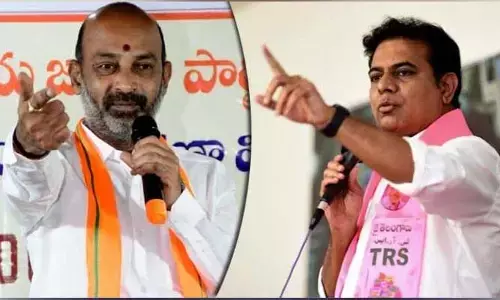Bandi Sanjay : కేటీఆర్ కాస్కో.. నీ తాటాకు చప్పుళ్లకు భయపడేది లేదు.. లీగల్ నోటీసులపై బండి సంజయ్