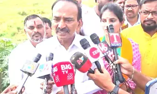 గెలిపించినందుకు పేదల ఇళ్లు కూలుస్తున్నారు