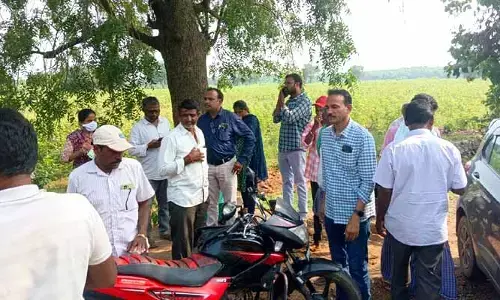 భూసేకరణ నిలిపివేయాలి