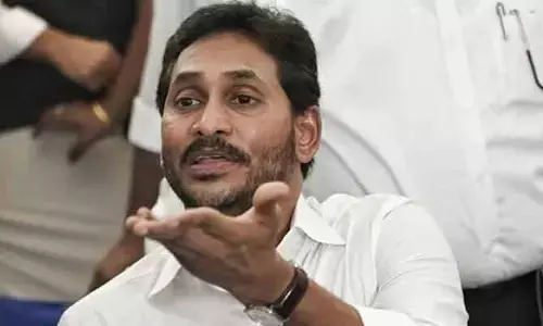 నా చెల్లి, తల్లి ఫొటోతో రాజకీయం చేస్తున్నారు: మాజీ సీఎం జగన్
