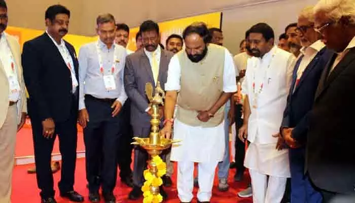 Uttam: అంతర్జాతీయ స్థాయిలో హైదరాబాద్ అభివృద్ధి.. మంత్రి ఉత్తమ్ కీలక వ్యాఖ్యలు Uttam: అంతర్జాతీయ స్థాయిలో హైదరాబాద్ అభివృద్ధి.. మంత్రి ఉత్తమ్ కీలక వ్యాఖ్యలు