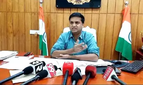 ఏనుగు సంచరిస్తుంది....జాగ్రత్త