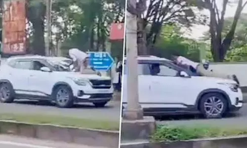 video viral:‘కారు ఆపమని అడిగిన ట్రాఫిక్ కానిస్టేబుల్‌’.. ఈడ్చుకెళ్లిన కారు డ్రైవర్!