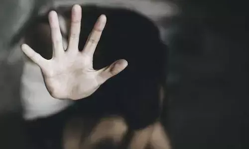 Crime News : వివస్త్రను చేసి, జుట్టు కత్తిరించి.. మహిళపై దారుణ అమానుషం