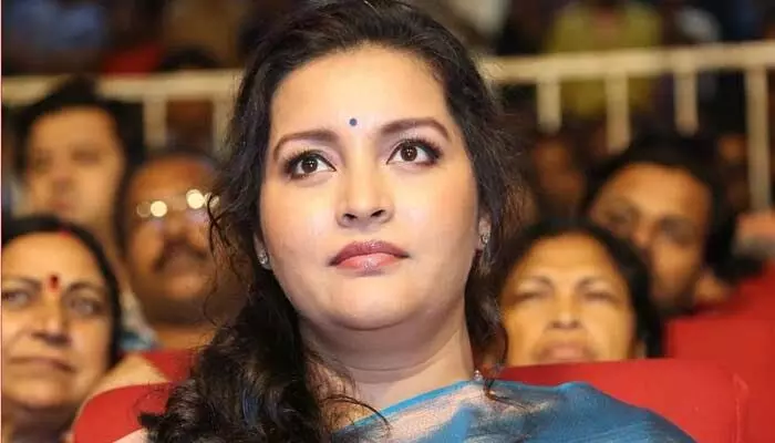 Renu Desai: కొత్త జర్నీ స్టార్ట్ చేశా నాకు సపోర్ట్ చేయండి.. రేణు దేశాయ్ పోస్ట్తో షాక్లో నెటిజన్లు Renu Desai: కొత్త జర్నీ స్టార్ట్ చేశా నాకు సపోర్ట్ చేయండి.. రేణు దేశాయ్ పోస్ట్తో షాక్లో నెటిజన్లు