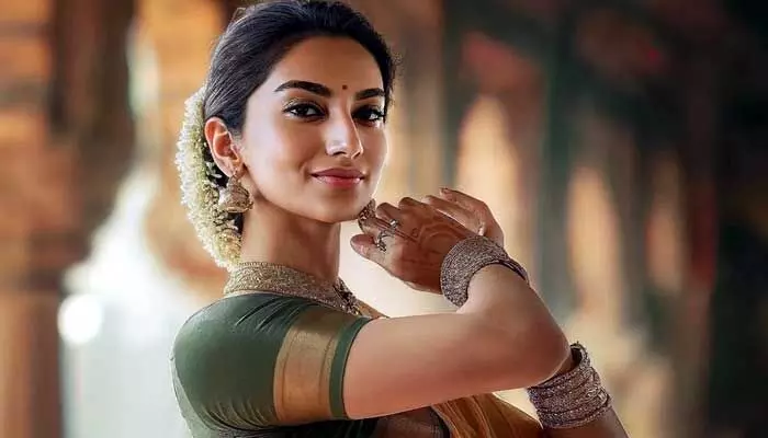 Meenakshi Chaudhary: ఆ స్టార్ సినిమాలో ఆఫర్ అందుకున్న మీనాక్షీ చౌదరి! Meenakshi Chaudhary: ఆ స్టార్ సినిమాలో ఆఫర్ అందుకున్న మీనాక్షీ చౌదరి!