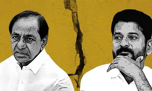 రాజకీయ బాంబులు.. గులాబీ దండులో గుబులు