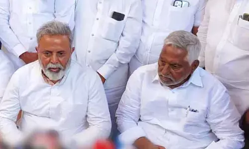 Madhu Yashki Goud: వాళ్లు పార్టీపై ప్రేమతో రాలేదు.. పార్టీ ఫిరాయింపులపై మధుయాష్కీ సంచలన వ్యాఖ్యలు