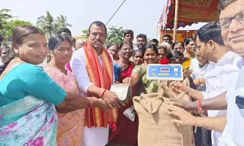 Devarakadra MLA : 48 గంటల్లోనే రైతుల ఖాతాలో ధాన్యం డబ్బులు..