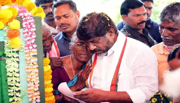 Bhatti Vikramarka : ఆర్టీసీ బస్సులు కొనుగోలు చేయించేలా ప్లాన్.. మహిళా సంఘాలకు డిప్యూటీ సీఎం భట్టి వరాల జల్లులు Bhatti Vikramarka : ఆర్టీసీ బస్సులు కొనుగోలు చేయించేలా ప్లాన్.. మహిళా సంఘాలకు డిప్యూటీ సీఎం భట్టి వరాల జల్లులు