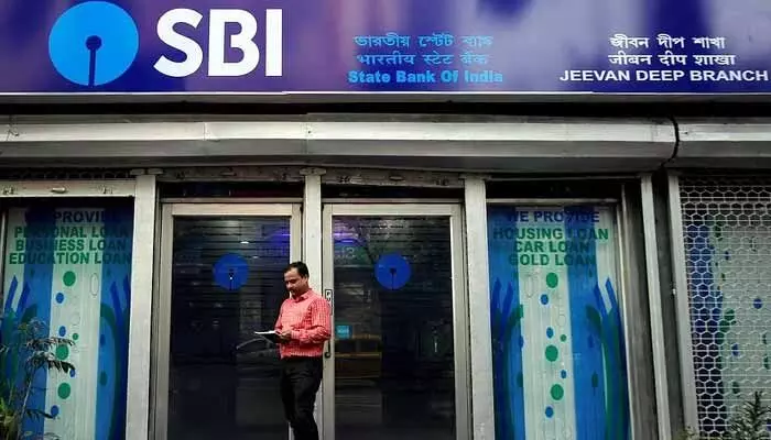 SBI: అరుదైన ఘనత సాధించిన ఎస్బీఐ.. దేశంలోనే అత్యుత్తమ బ్యాంకుగా అవార్డ్ SBI: అరుదైన ఘనత సాధించిన ఎస్బీఐ.. దేశంలోనే అత్యుత్తమ బ్యాంకుగా అవార్డ్