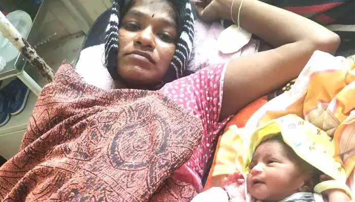 Area Hospital : పేరుకు వంద పడకల ఆస్పత్రి...డెలివరీకి సౌకర్యాలు కరువు Area Hospital : పేరుకు వంద పడకల ఆస్పత్రి...డెలివరీకి సౌకర్యాలు కరువు