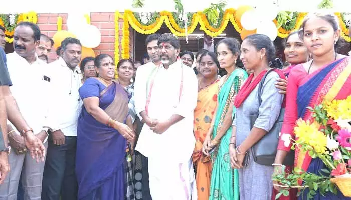 Deputy CM : మహిళా సంఘాల ద్వారా ఆర్టీసీకి అద్దె బస్సులు Deputy CM : మహిళా సంఘాల ద్వారా ఆర్టీసీకి అద్దె బస్సులు