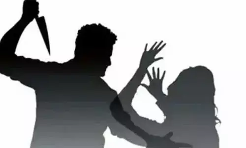 Murder Attack : అత్త, భార్య పై వేట కొడవలితో దాడి చేసిన అల్లుడు..