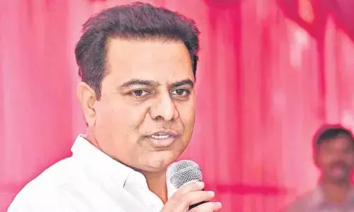 KTR: చీకటిని చూస్తేనే వెలుగు విలువ తెలుస్తది.. ప్రభుత్వంపై మాజీ మంత్రి కేటీఆర్ సెటైర్లు