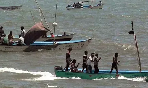 Indian fishermen: 12 మంది భారత జాలర్ల అరెస్ట్.. వెల్లడించిన శ్రీలంక నేవీ