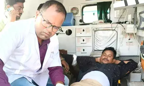 Auto overturned :అదుపుతప్పి ఆటో బోల్తా...తప్పిన పెను ప్రమాదం