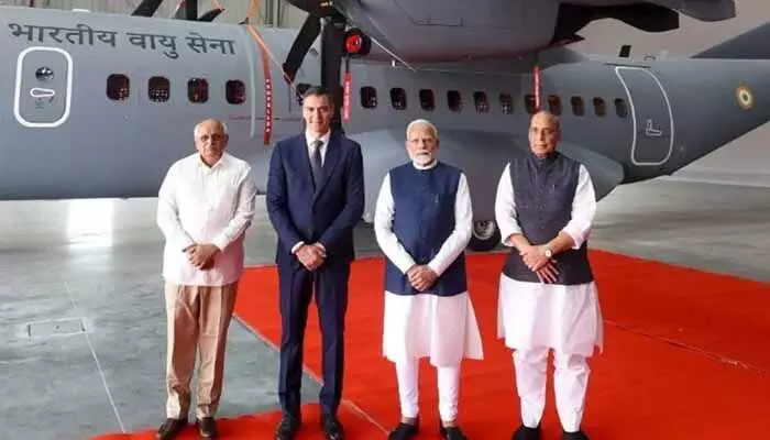 Tata-Airbus: ఎయిర్క్రాఫ్ట్లనూ ఎగుమతి చేస్తాం: టాటా-ఎయిర్బస్ ప్లాంట్ ప్రారంభించిన ప్రధాని మోడీ Tata-Airbus: ఎయిర్క్రాఫ్ట్లనూ ఎగుమతి చేస్తాం: టాటా-ఎయిర్బస్ ప్లాంట్ ప్రారంభించిన ప్రధాని మోడీ