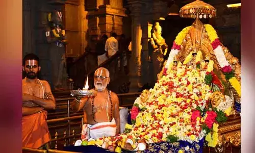 Yadagirigutta : యాదగిరిగుట్టలో వైభవంగా లక్ష పుష్పార్చన