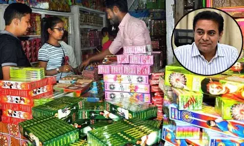 Diwali KTR bombs : దీపావళి వేళ మార్కెట్లోకి ‘కేటీఆర్ బాంబులు’.. ఫోటోలు వైరల్