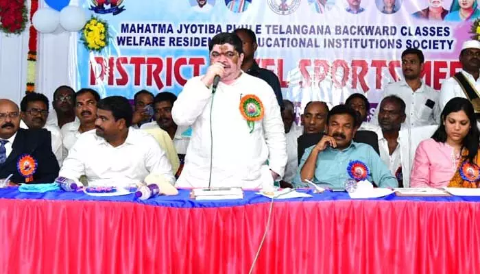 Minister Ponnam : లక్ష్య సాధనకు విద్యార్థులు అహర్నిశలు కృషి చేయాలి Minister Ponnam : లక్ష్య సాధనకు విద్యార్థులు అహర్నిశలు కృషి చేయాలి