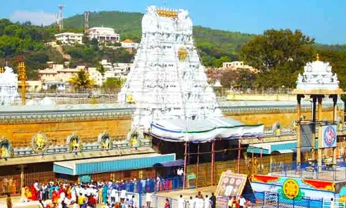 Tirumala Samacharam: తిరుమలలో భారీగా తగ్గిన భక్తుల రద్దీ.. నేరుగా శ్రీవారి దర్శనం