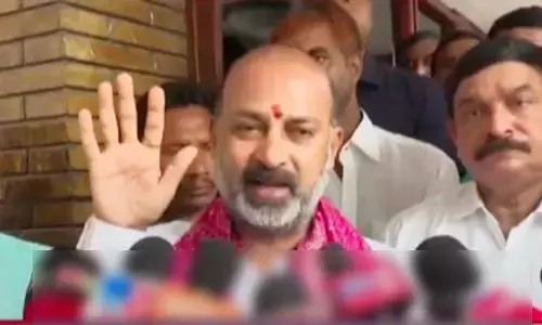 Bandi Sanjay: బీఆర్ఎస్‌లో హరీశ్, కేటీఆర్ పంచాయతీ నడుస్తోంది: బండి సంజయ్ హాట్ కామెంట్స్