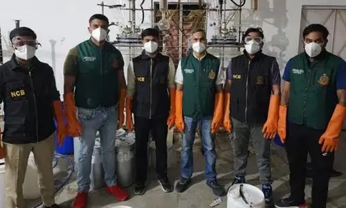 Drugs seize: ఢిల్లీలో భారీగా డ్రగ్స్ సీజ్.. తిహార్ జైలు వార్డెన్ సమక్షంలోనే తయారీ