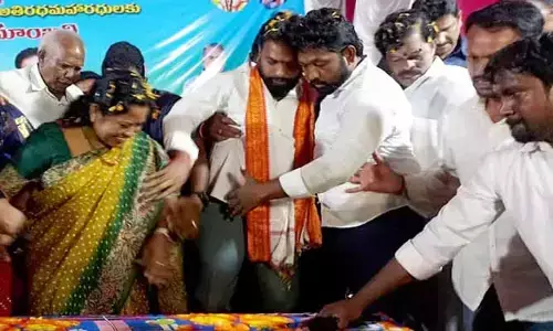 Kakinada : మంత్రి వాసంశెట్టికి తృటిలో తప్పిన ఘోర ప్రమాదం
