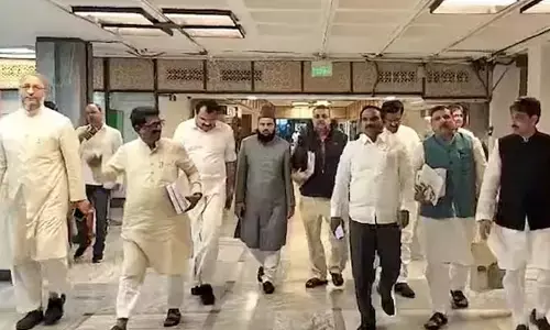 Waqf panel: వక్ఫ్ మీటింగ్‌లో మరోసారి రచ్చ.. ఢిల్లీ బోర్డ్‌ ఆదేశాలు చట్టవిరుద్దమన్న ప్రతిపక్షాలు
