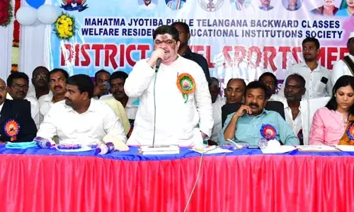 Minister Ponnam : లక్ష్య సాధనకు విద్యార్థులు అహర్నిశలు కృషి చేయాలి