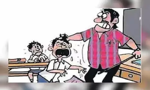 Ananthapuram : సత్యసాయి జిల్లాలో దారుణం.. విద్యార్థులను చితకబాదిన టీచర్లు