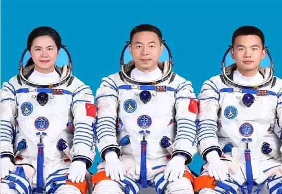China : అంతరిక్షంలోకి తొలిసారిగా చైనా మహిళా వ్యోమగామి China : అంతరిక్షంలోకి తొలిసారిగా చైనా మహిళా వ్యోమగామి